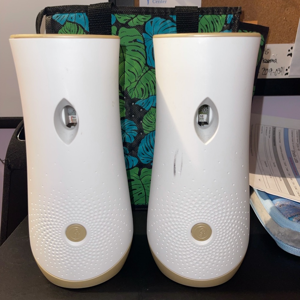 Glade automatic spray holder